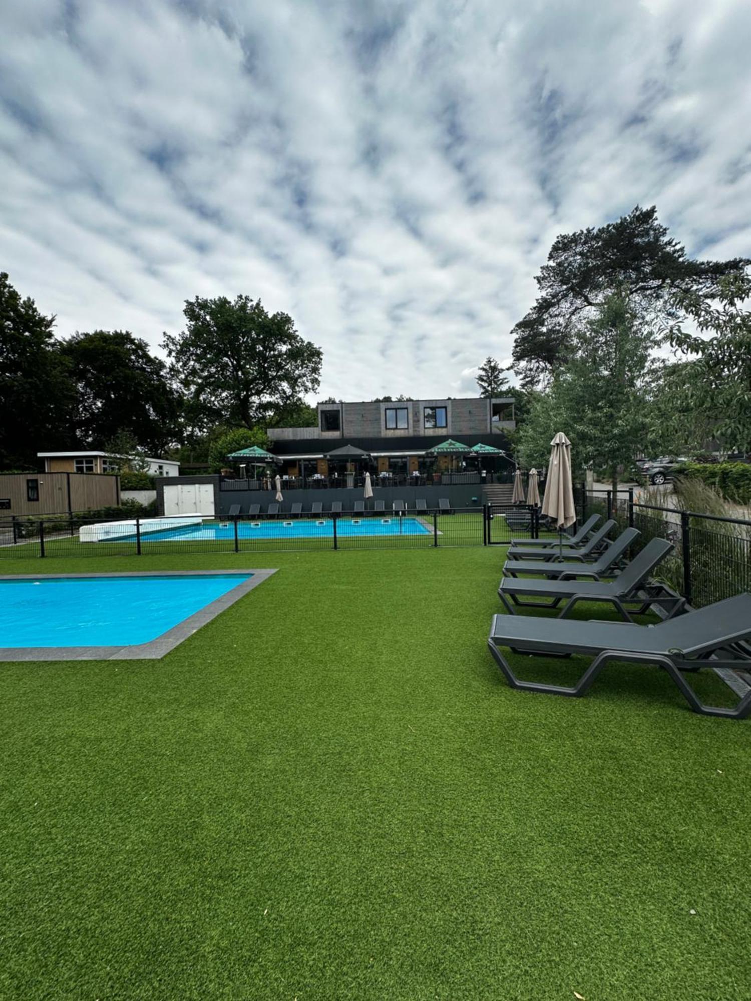 Dubbele Chalet Op Recreatiepark Topparken Op De Veluwe In Beekbergen Met Grote Vrije Tuin En Eigen Parkeerplaats المظهر الخارجي الصورة