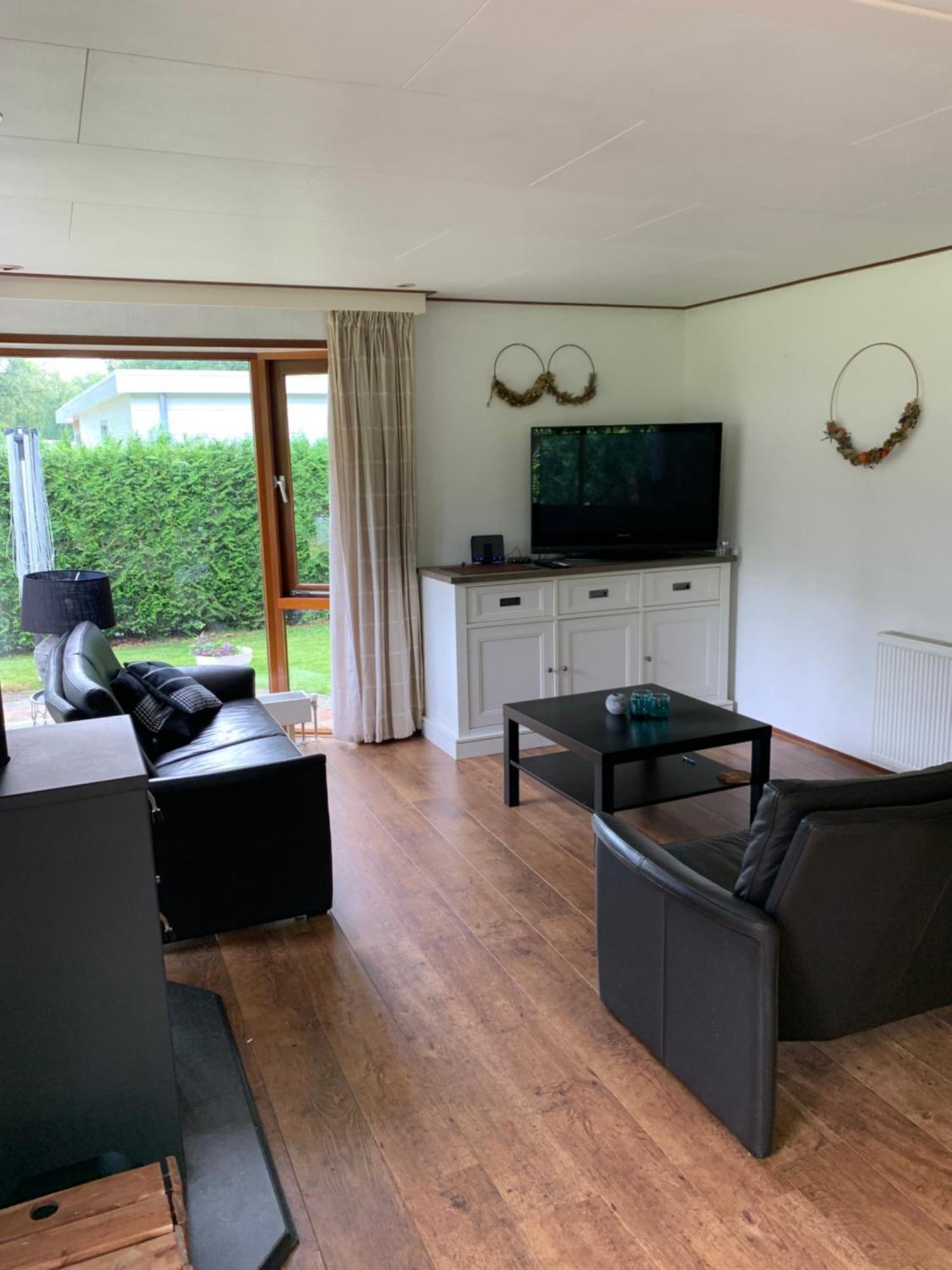 Dubbele Chalet Op Recreatiepark Topparken Op De Veluwe In Beekbergen Met Grote Vrije Tuin En Eigen Parkeerplaats الغرفة الصورة