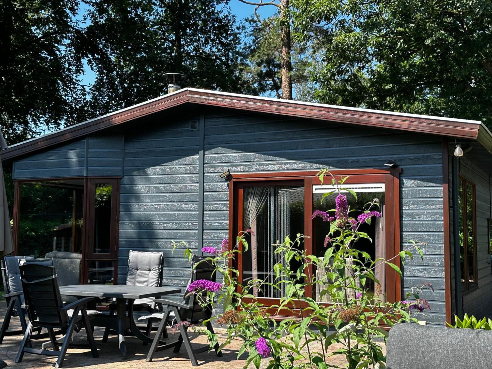 Dubbele Chalet Op Recreatiepark Topparken Op De Veluwe In Beekbergen Met Grote Vrije Tuin En Eigen Parkeerplaats المظهر الخارجي الصورة